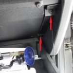 Removing and installing an additional resistor for the Chevrolet Niva heater fan