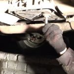 Unscrewing the transmission drain box