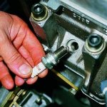 Unscrewing the spark plug